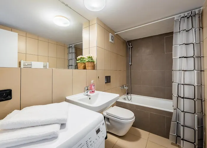 3 Bedrooms Near Center Of 아파트 프라하