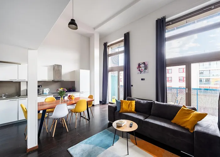 아파트 3 Bedrooms Near Center Of