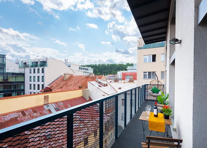 3 Bedrooms Near Center Of 아파트