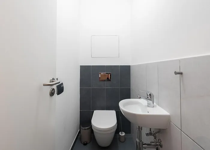 3 Bedrooms Near Center Of * 프라하