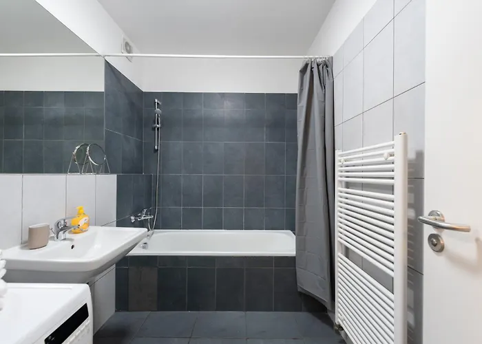 3 Bedrooms Near Center Of 아파트 프라하