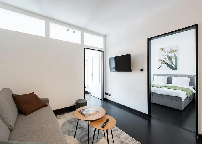 3 Bedrooms Near Center Of * 프라하