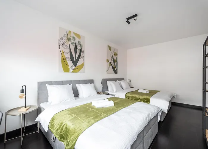 아파트 3 Bedrooms Near Center Of