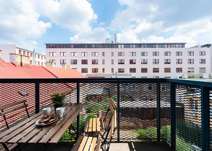 아파트 3 Bedrooms Near Center Of