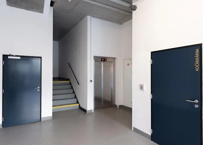 3 Bedrooms Near Center Of 아파트