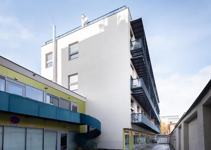 3 Bedrooms Near Center Of