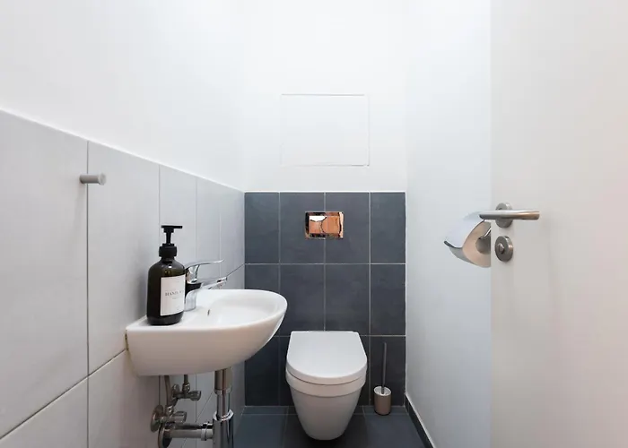 아파트 3 Bedrooms Near Center Of