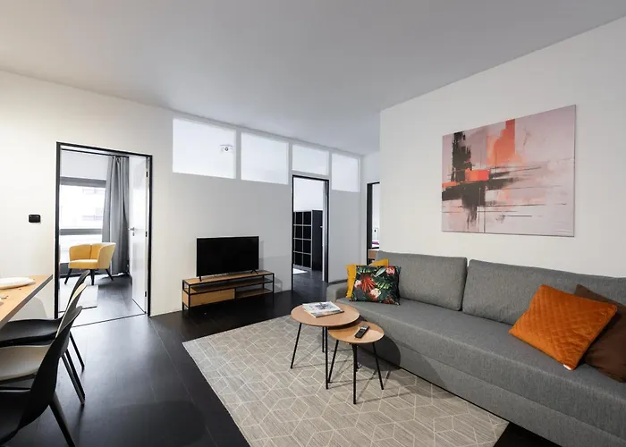 3 Bedrooms Near Center Of 프라하