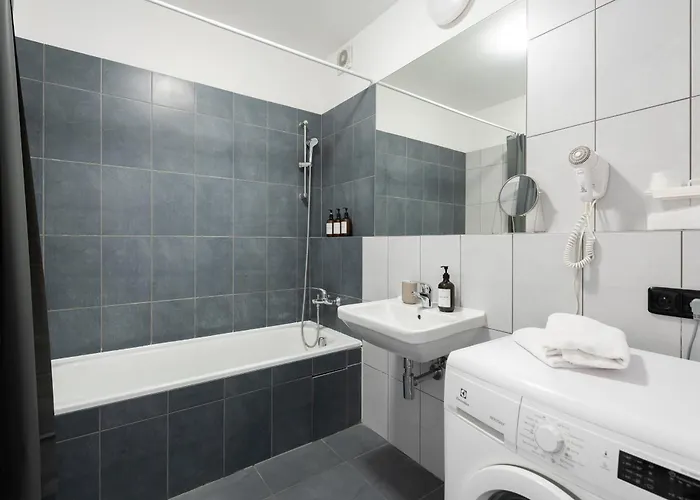 3 Bedrooms Near Center Of 아파트 프라하