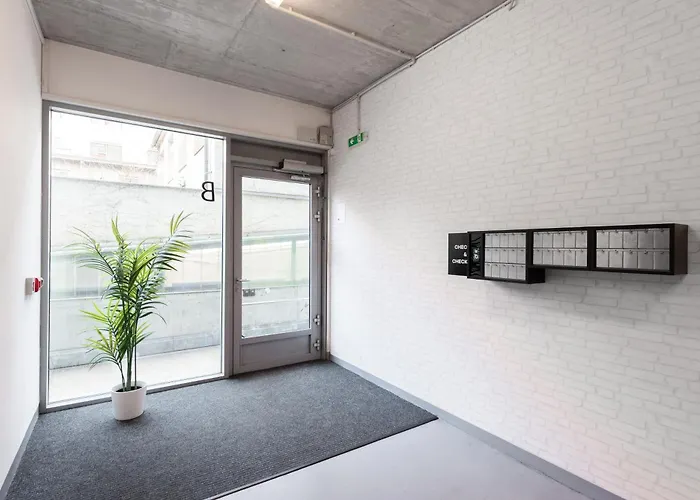 3 Bedrooms Near Center Of 아파트