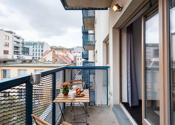 3 Bedrooms Near Center Of 아파트