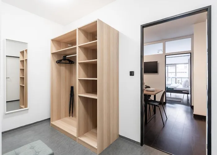 아파트 3 Bedrooms Near Center Of