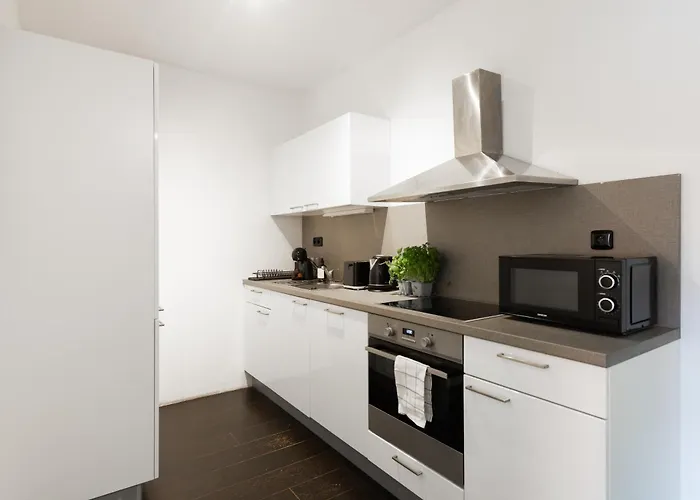 3 Bedrooms Near Center Of 아파트