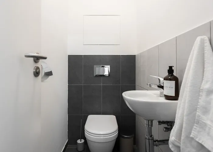 3 Bedrooms Near Center Of 아파트